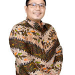 Sosok Guru Besar Muda yang Produktif Menulis