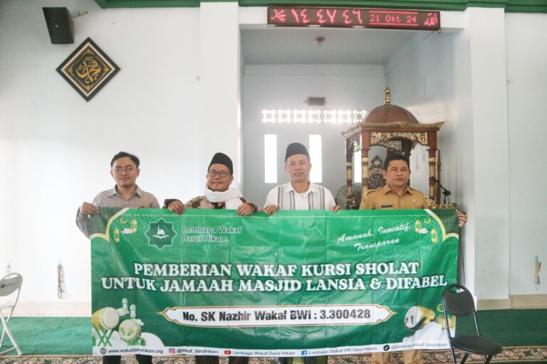 Lembaga Wakaf Darul Hikam Dukung Masjid Ramah Lansia dan Difabel melalui Wakaf Kursi Sholat