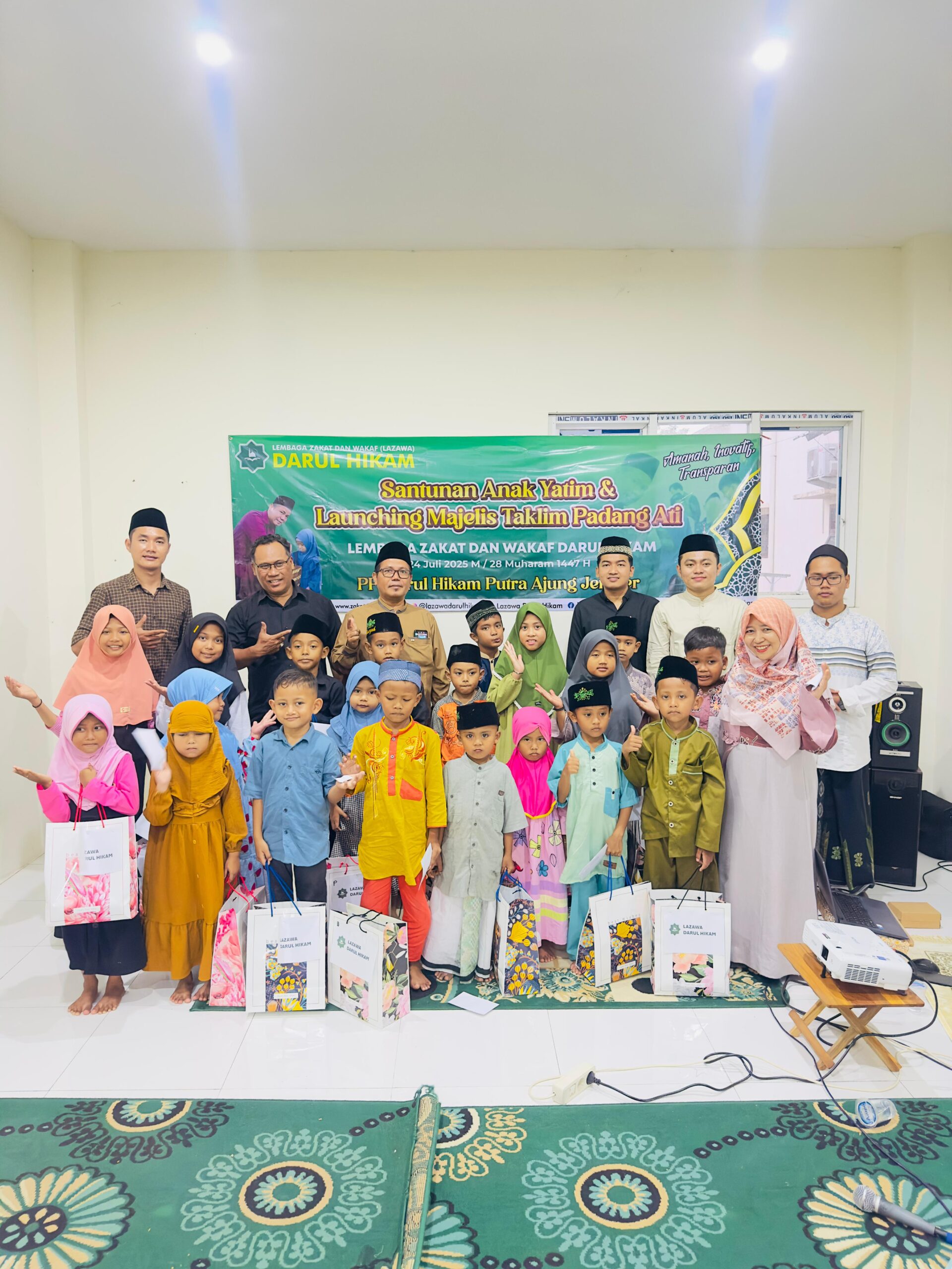Santunan Anak Yatim, Lazawa Darul Hikam Launching Majelis Taklim Padang Ati