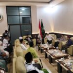 Pengasuh Darul Hikam Terima Belasan Mufti Kerajaan Perak-Malaysia di PWNU Jatim