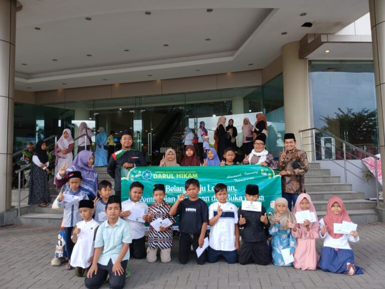 Haru dan Bahagia, Lazawa Darul Hikam Kembali Ajak Yatim Belanja Baju Lebaran di Jember Roxy Square