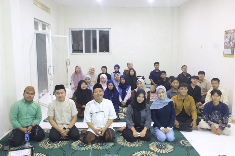 Bedah Buku Islam di Kanada, PP Darul Hikam dan IKMASS Jember Ajak Santri Perkuat Persaudaraan